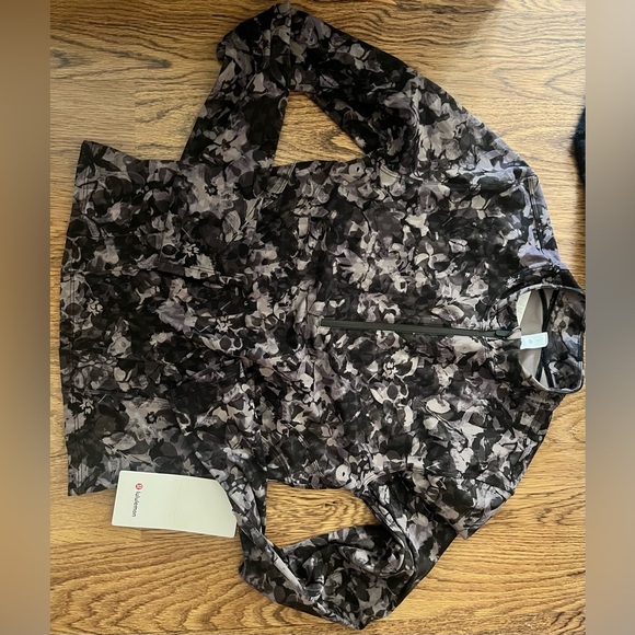 Lululemon Luxtreme Running Half-Zip Inflect Floral Lunar Rock Multi 8 nwt - Picture 2 of 7